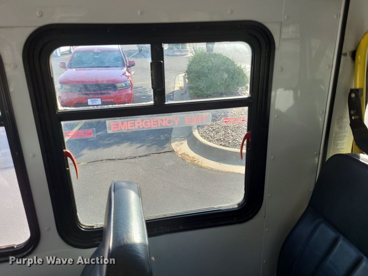 image for item DN8541 1997 Ford E350  shuttle bus