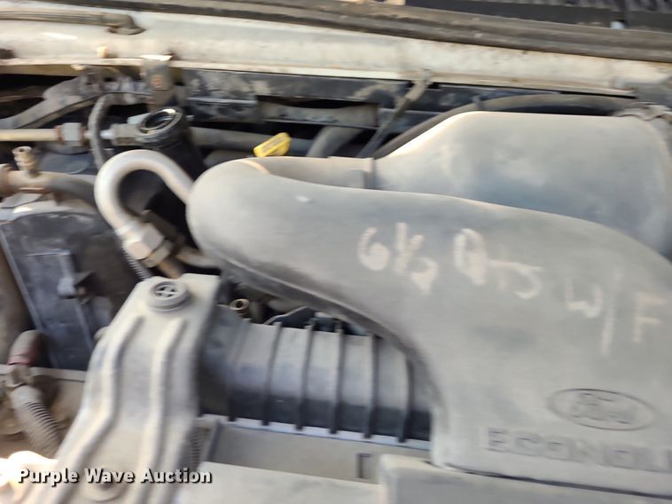 image for item DN8541 1997 Ford E350  shuttle bus