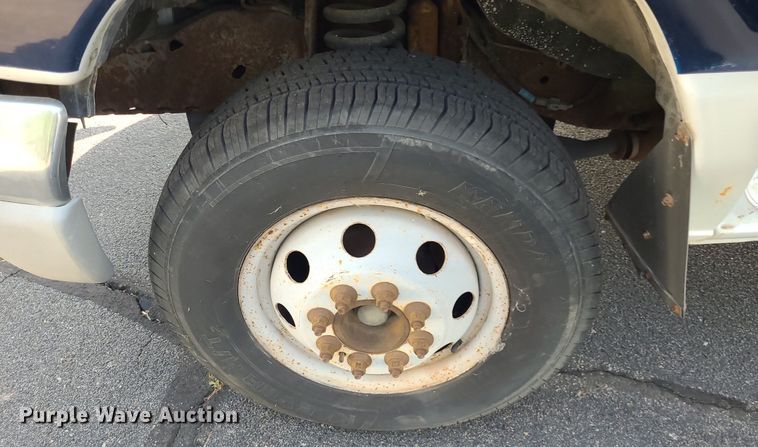 image for item DN8541 1997 Ford E350  shuttle bus