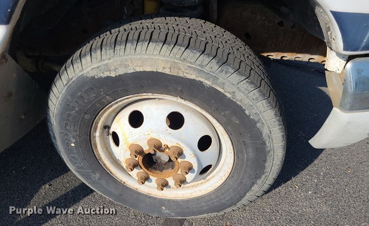 image for item DN8541 1997 Ford E350  shuttle bus