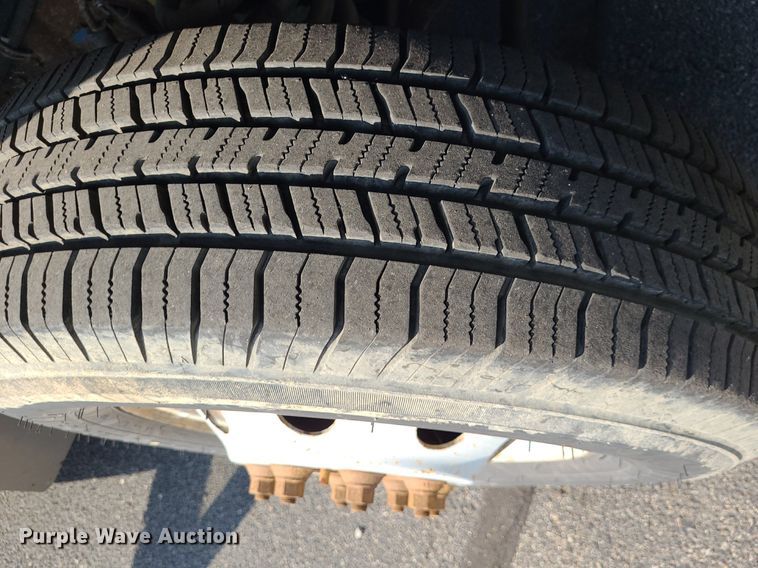 image for item DN8541 1997 Ford E350  shuttle bus