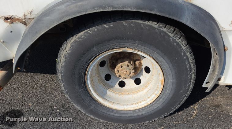 image for item DN8541 1997 Ford E350  shuttle bus