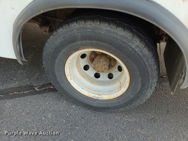 image for item DN8541 1997 Ford E350  shuttle bus