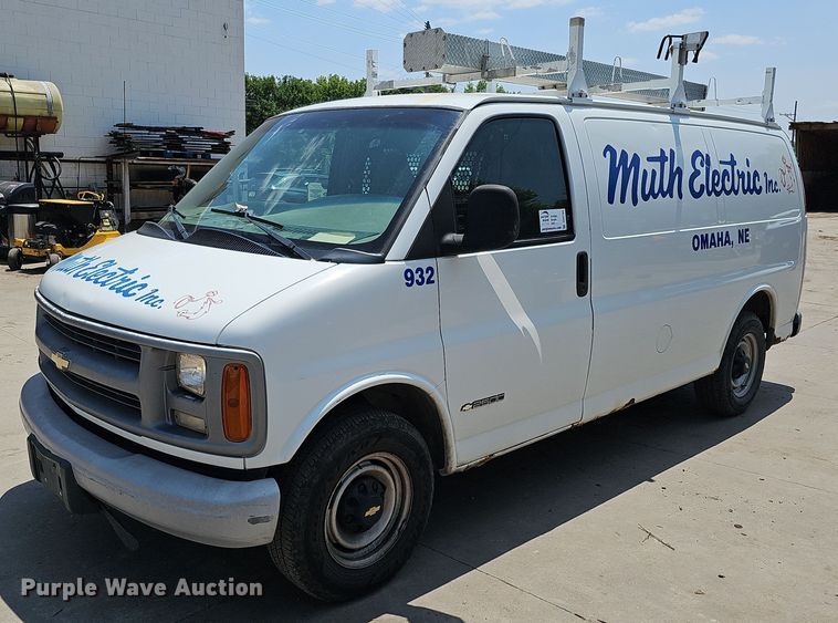 image for item DO2784 2000 Chevrolet Express 2500  van