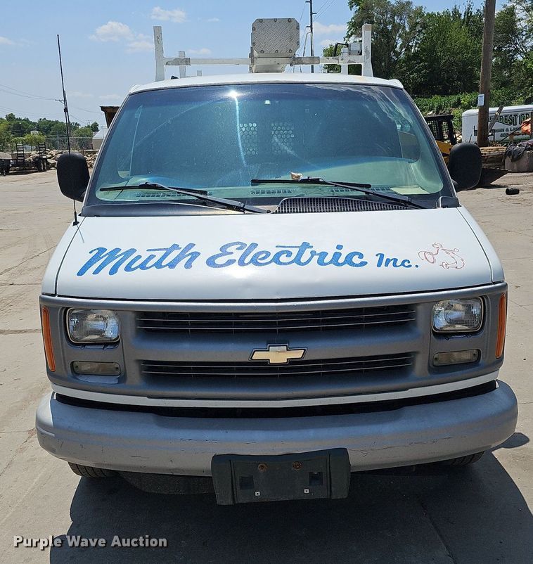 image for item DO2784 2000 Chevrolet Express 2500  van