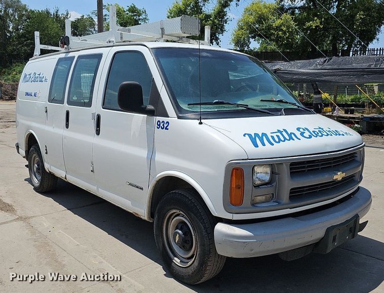 image for item DO2784 2000 Chevrolet Express 2500  van