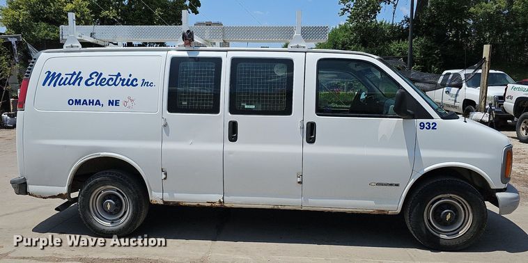 image for item DO2784 2000 Chevrolet Express 2500  van