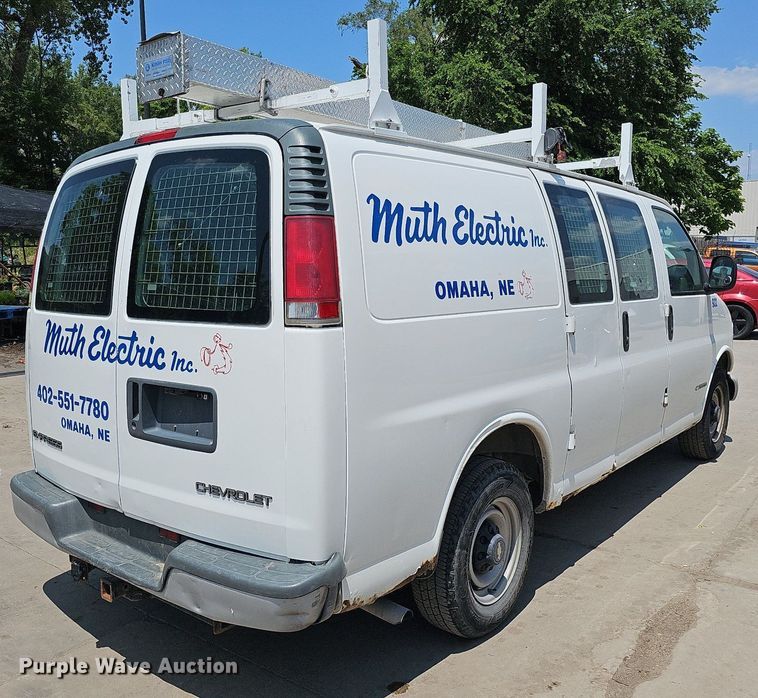 image for item DO2784 2000 Chevrolet Express 2500  van