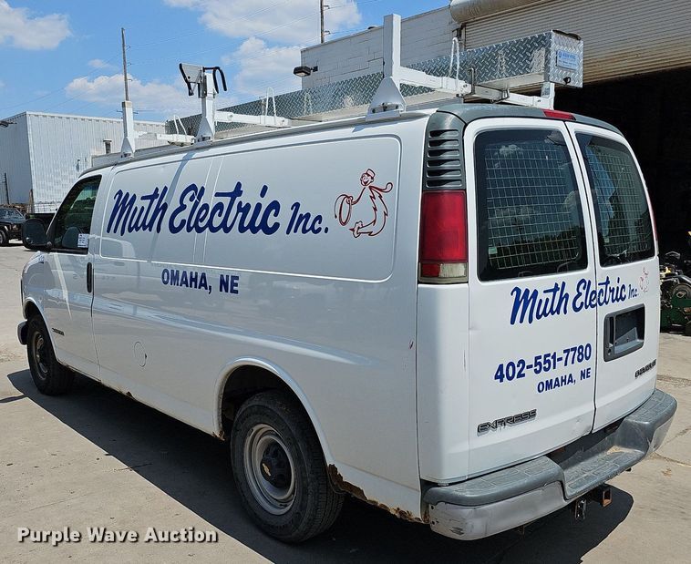 image for item DO2784 2000 Chevrolet Express 2500  van