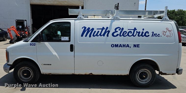 image for item DO2784 2000 Chevrolet Express 2500  van