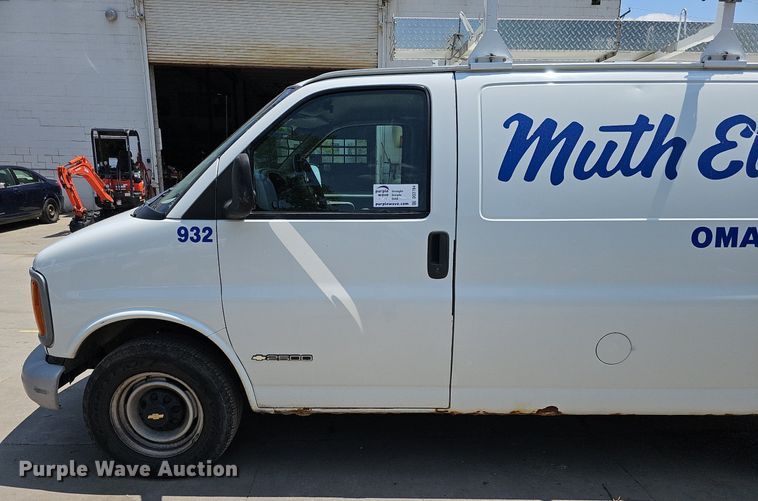 image for item DO2784 2000 Chevrolet Express 2500  van