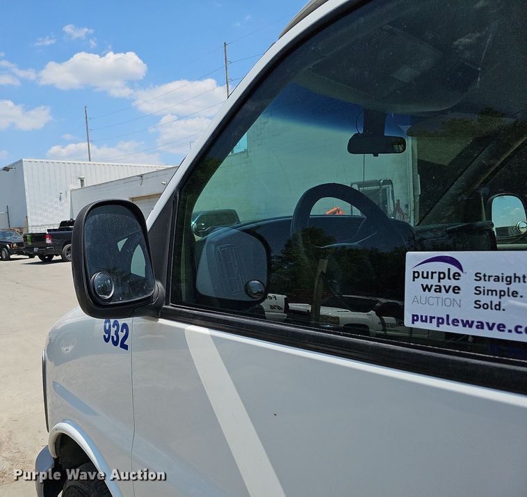 image for item DO2784 2000 Chevrolet Express 2500  van