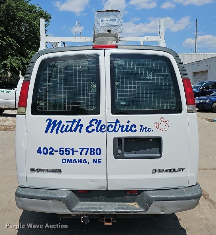 image for item DO2784 2000 Chevrolet Express 2500  van