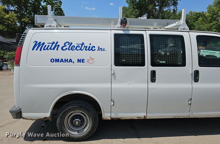 image for item DO2784 2000 Chevrolet Express 2500  van