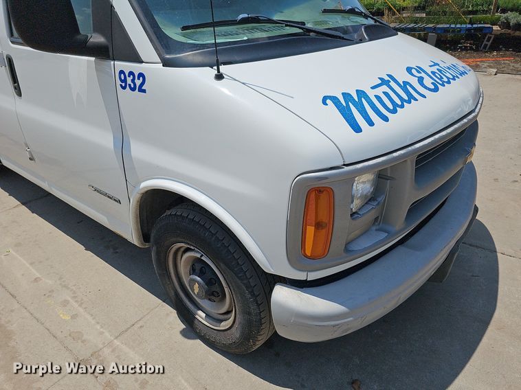image for item DO2784 2000 Chevrolet Express 2500  van