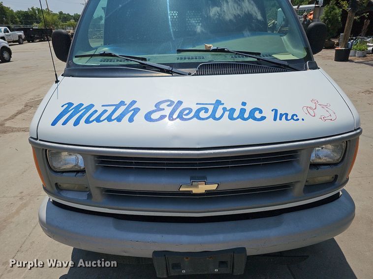 image for item DO2784 2000 Chevrolet Express 2500  van