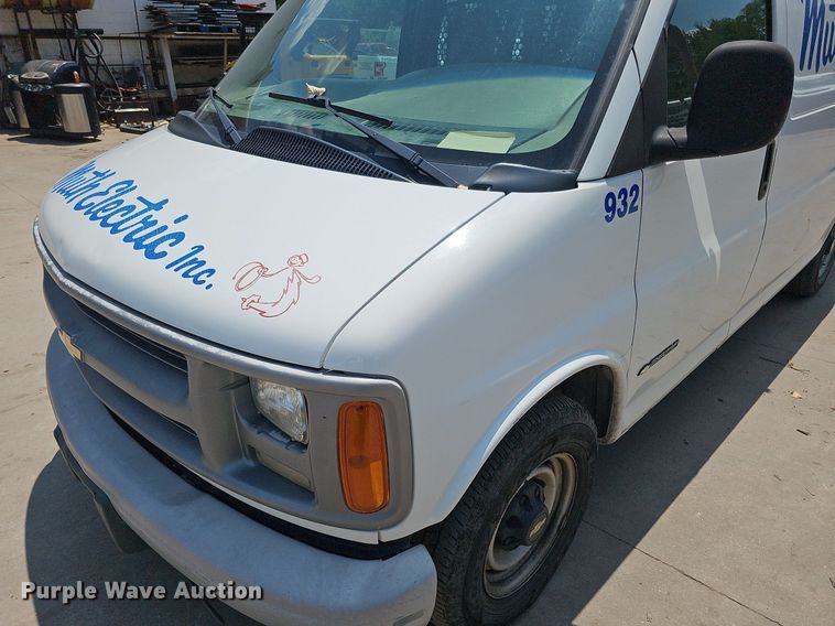 image for item DO2784 2000 Chevrolet Express 2500  van
