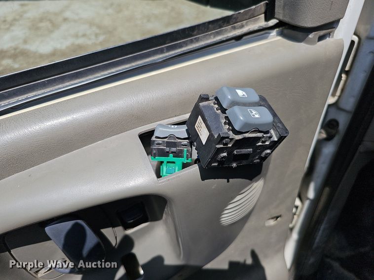 image for item DO2784 2000 Chevrolet Express 2500  van