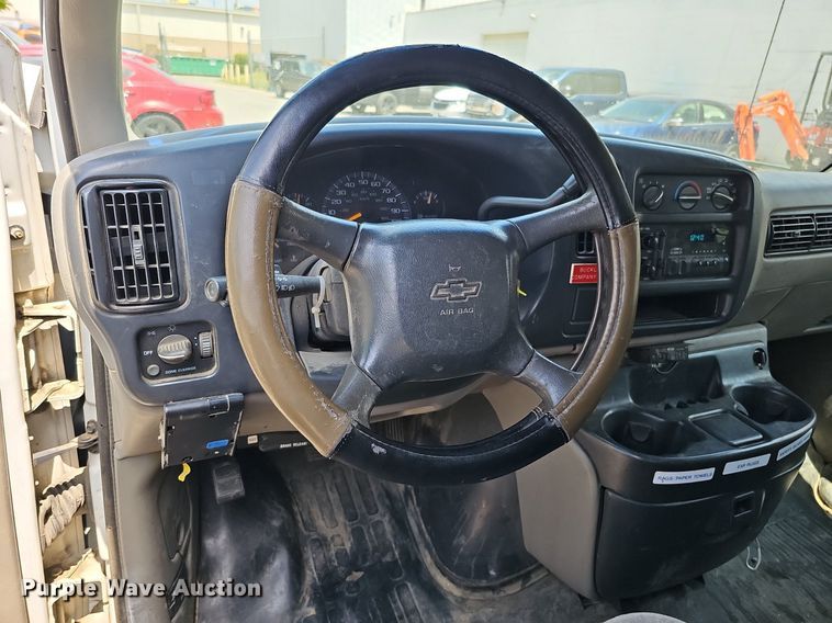 image for item DO2784 2000 Chevrolet Express 2500  van