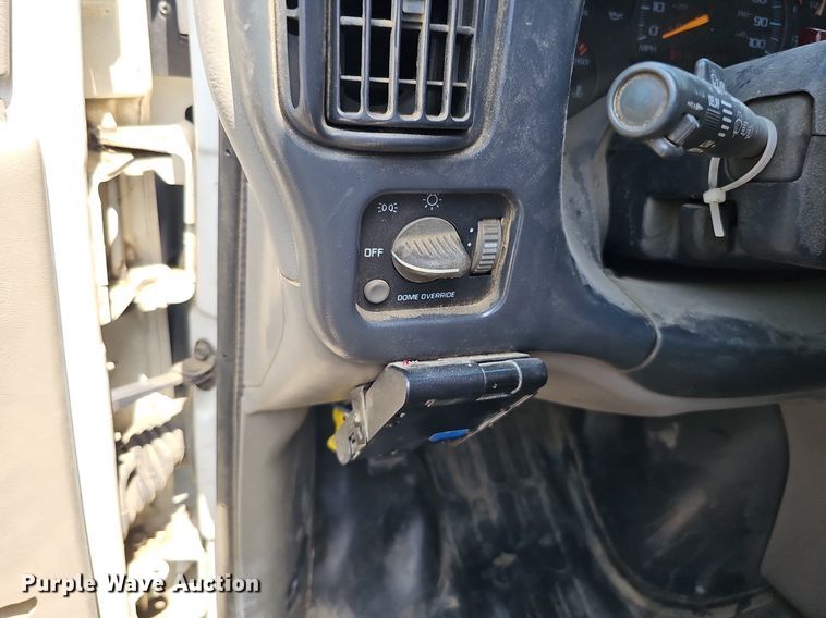 image for item DO2784 2000 Chevrolet Express 2500  van