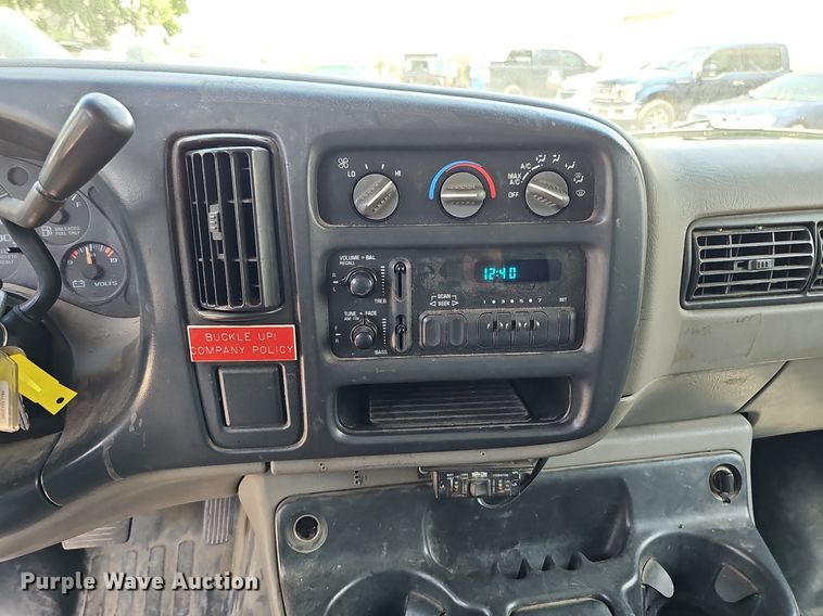 image for item DO2784 2000 Chevrolet Express 2500  van