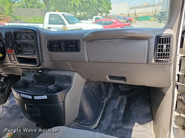 image for item DO2784 2000 Chevrolet Express 2500  van