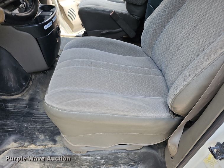 image for item DO2784 2000 Chevrolet Express 2500  van