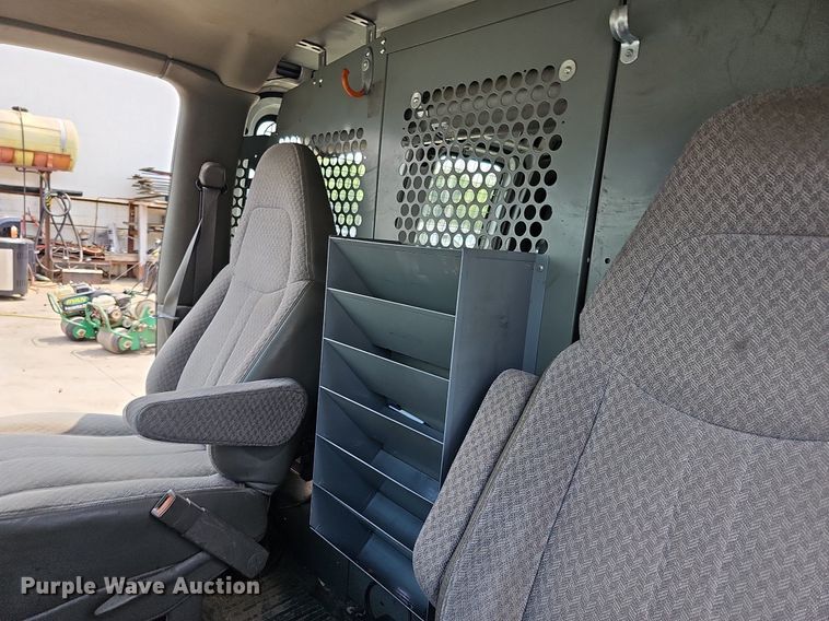 image for item DO2784 2000 Chevrolet Express 2500  van