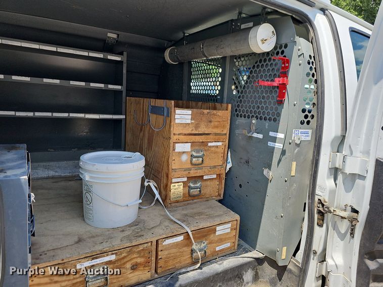 image for item DO2784 2000 Chevrolet Express 2500  van