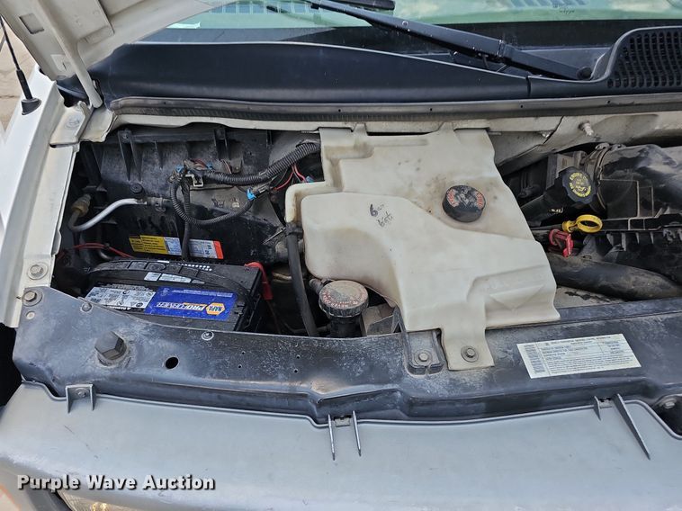 image for item DO2784 2000 Chevrolet Express 2500  van