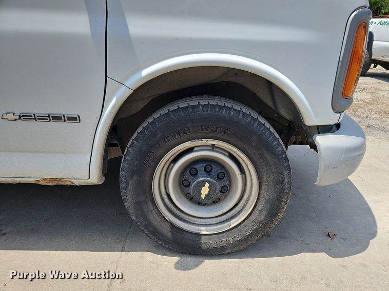 image for item DO2784 2000 Chevrolet Express 2500  van