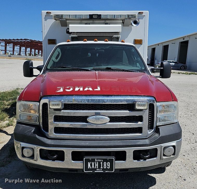 image for item DO2794 2006  Ford F350 Super Duty XLT  ambulance