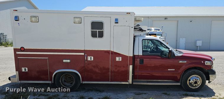 image for item DO2794 2006  Ford F350 Super Duty XLT  ambulance