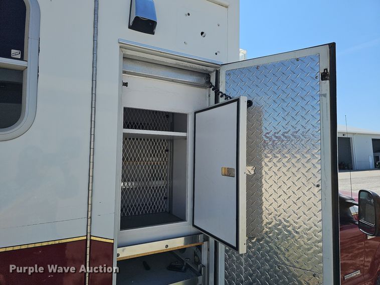 image for item DO2794 2006  Ford F350 Super Duty XLT  ambulance