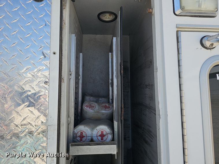 image for item DO2794 2006  Ford F350 Super Duty XLT  ambulance