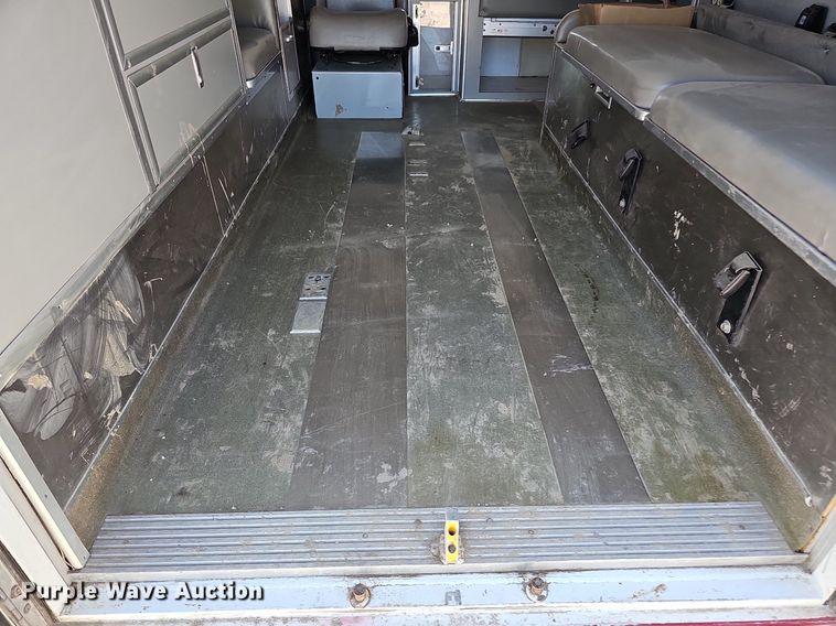 image for item DO2794 2006  Ford F350 Super Duty XLT  ambulance