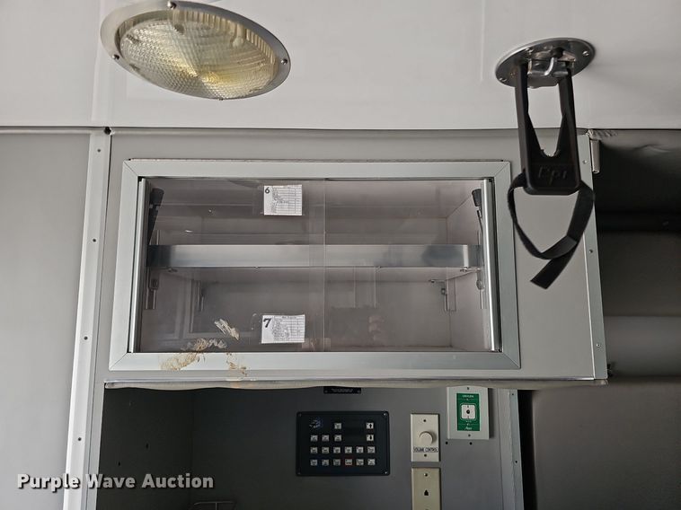 image for item DO2794 2006  Ford F350 Super Duty XLT  ambulance