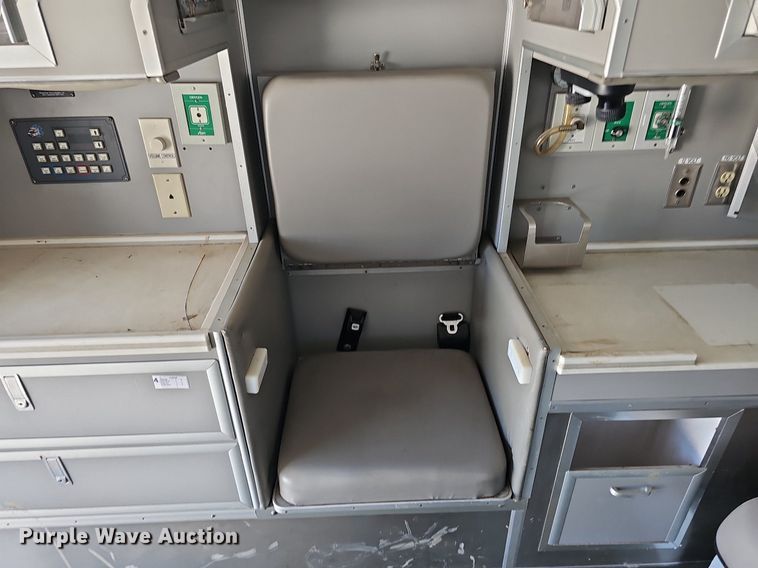 image for item DO2794 2006  Ford F350 Super Duty XLT  ambulance