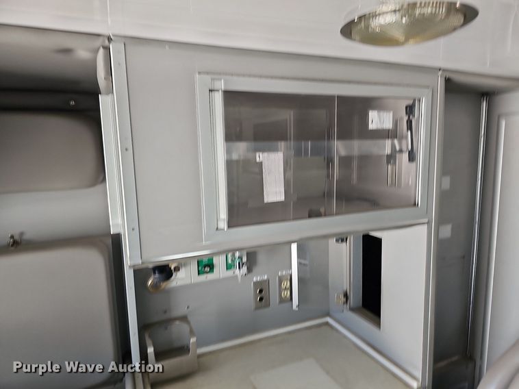 image for item DO2794 2006  Ford F350 Super Duty XLT  ambulance