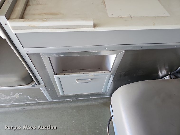 image for item DO2794 2006  Ford F350 Super Duty XLT  ambulance