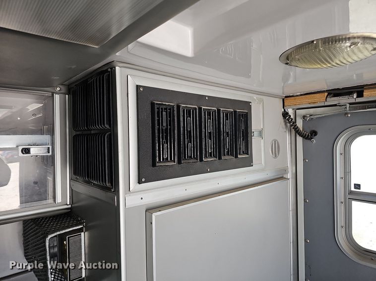 image for item DO2794 2006  Ford F350 Super Duty XLT  ambulance