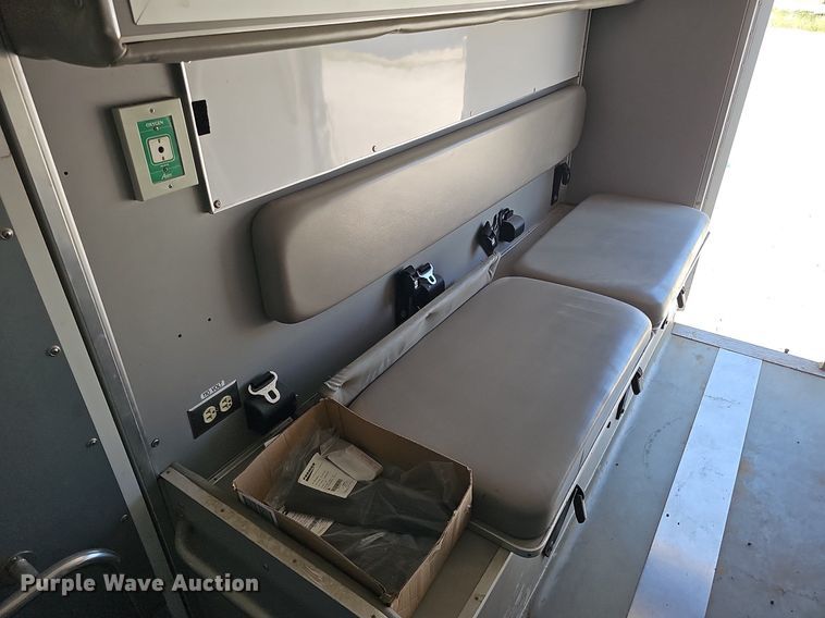 image for item DO2794 2006  Ford F350 Super Duty XLT  ambulance