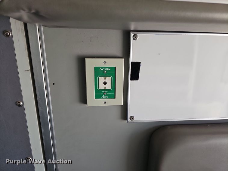 image for item DO2794 2006  Ford F350 Super Duty XLT  ambulance