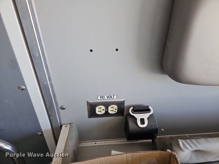 image for item DO2794 2006  Ford F350 Super Duty XLT  ambulance