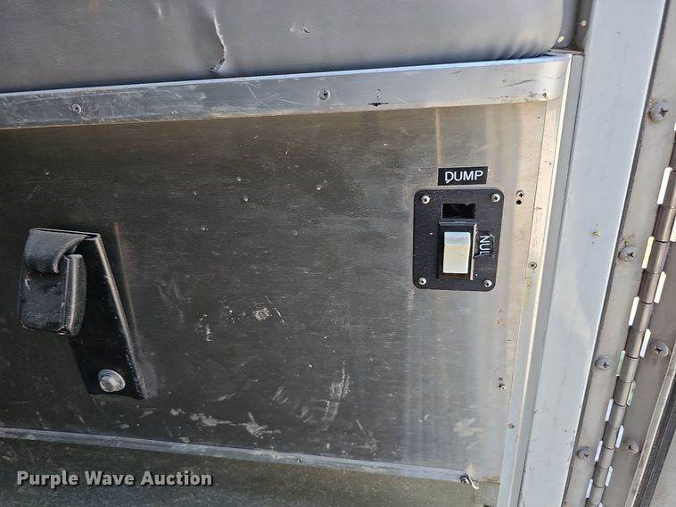 image for item DO2794 2006  Ford F350 Super Duty XLT  ambulance