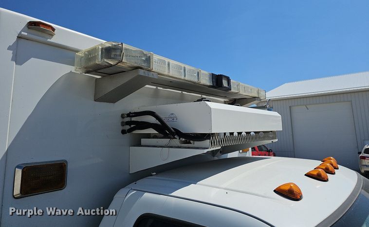 image for item DO2794 2006  Ford F350 Super Duty XLT  ambulance