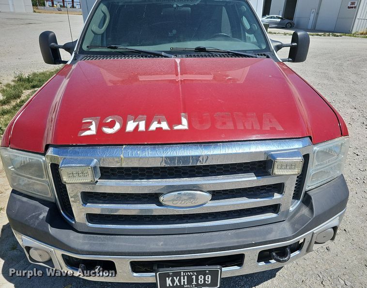 image for item DO2794 2006  Ford F350 Super Duty XLT  ambulance