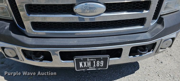 image for item DO2794 2006  Ford F350 Super Duty XLT  ambulance