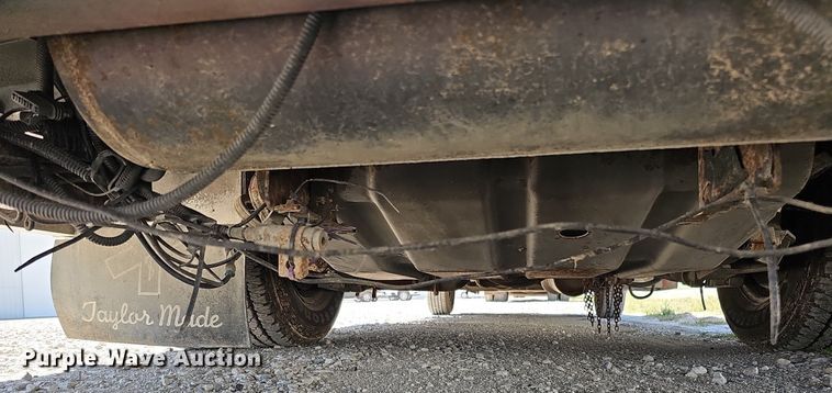 image for item DO2794 2006  Ford F350 Super Duty XLT  ambulance