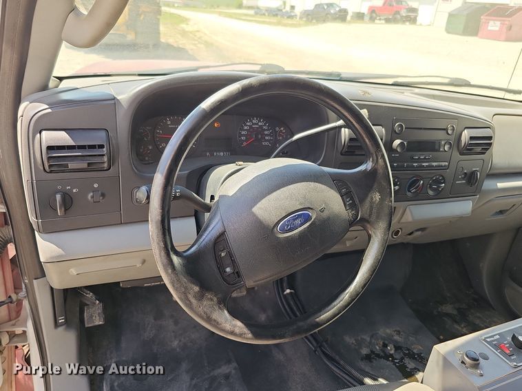 image for item DO2794 2006  Ford F350 Super Duty XLT  ambulance